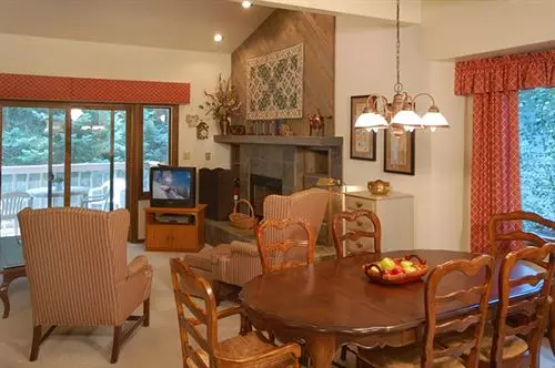 ホテル Winterwood Townhomes
