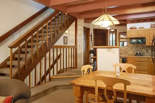 ホテル Winterwood Townhomes