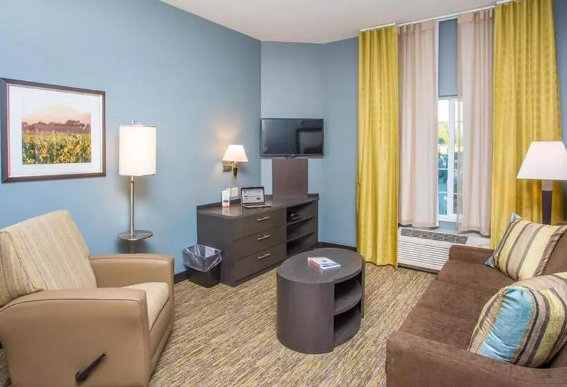 هتل Candlewood Suites Sidney, An Ihg