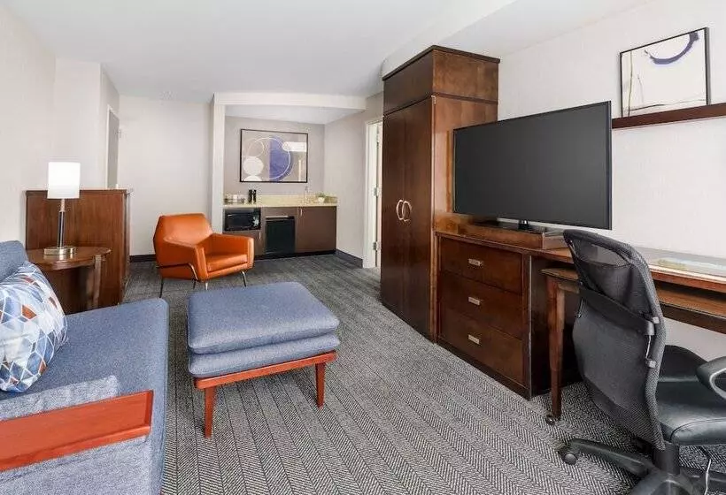 ホテル Courtyard Keene Downtown