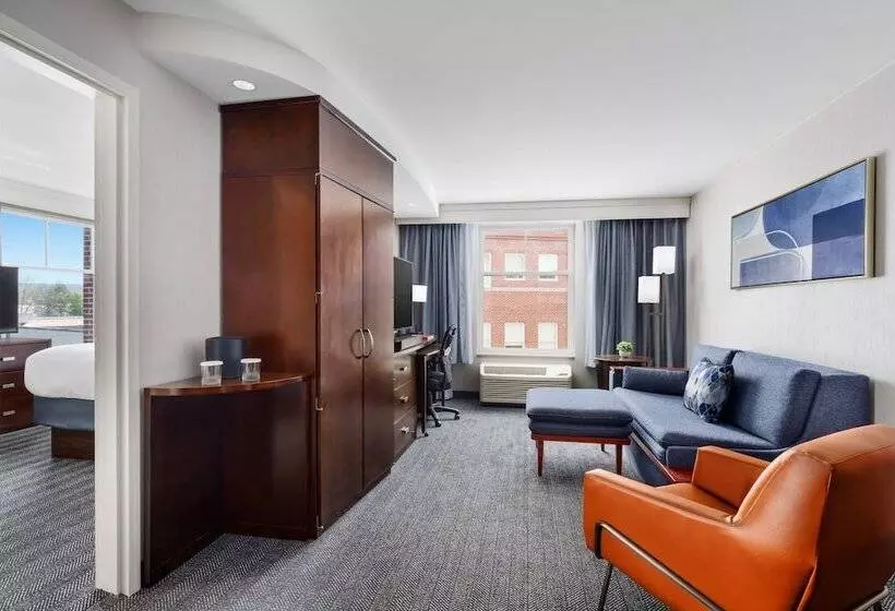 ホテル Courtyard Keene Downtown