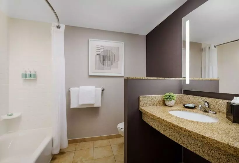 ホテル Courtyard Keene Downtown