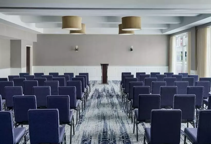 ホテル Courtyard Keene Downtown