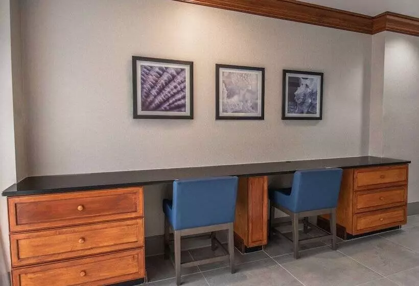 Отель Doubletree By Hilton New Bern Riverfront