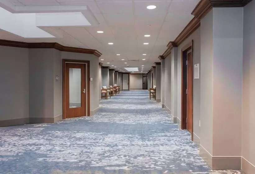 Отель Doubletree By Hilton New Bern Riverfront