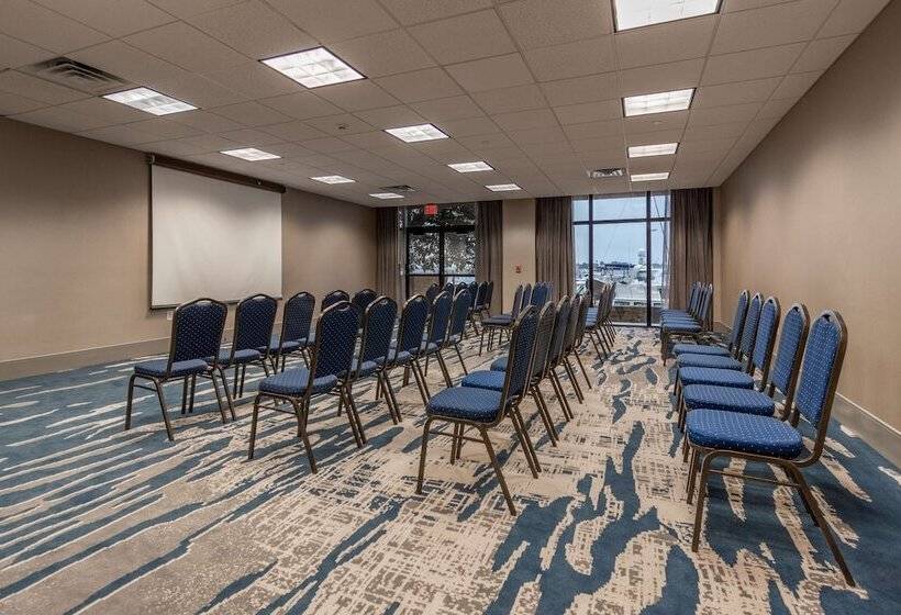 ホテル Doubletree By Hilton New Bern Riverfront