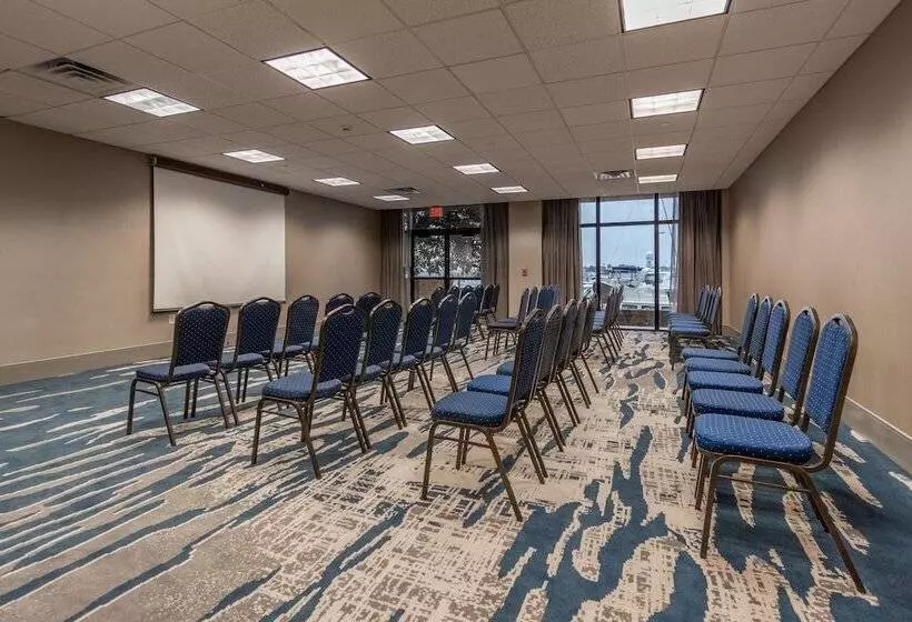 Отель Doubletree By Hilton New Bern Riverfront