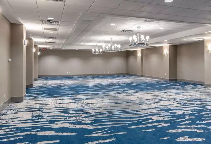 Отель Doubletree By Hilton New Bern Riverfront