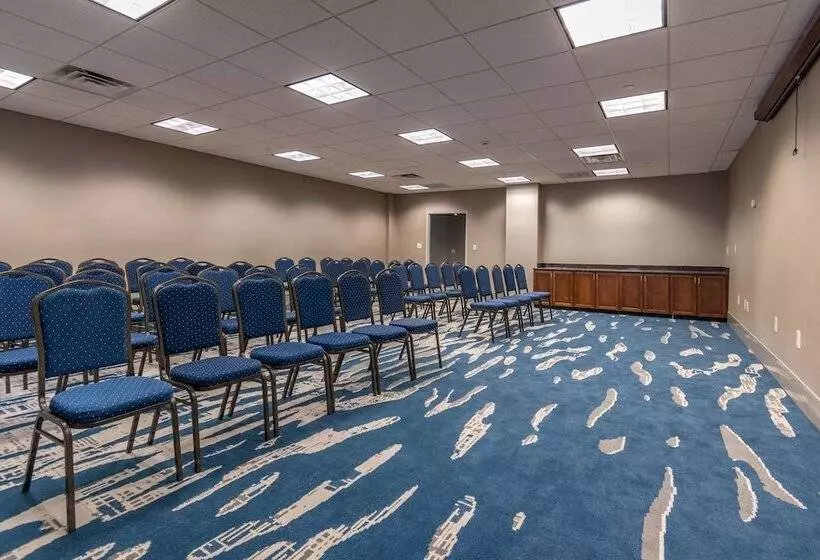 Отель Doubletree By Hilton New Bern Riverfront