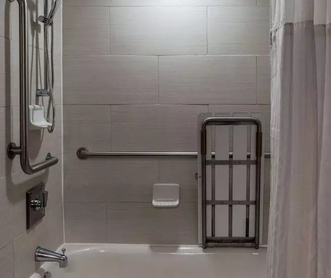 Отель Doubletree By Hilton New Bern Riverfront