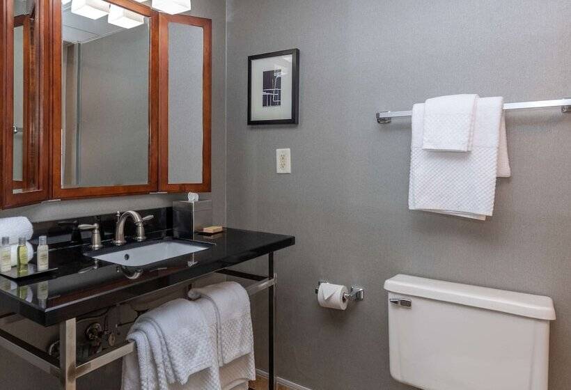 ホテル Doubletree By Hilton New Bern Riverfront