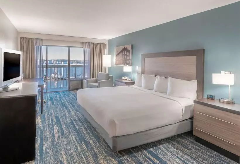 Отель Doubletree By Hilton New Bern Riverfront