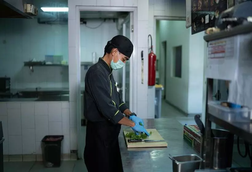 ホテル Grand Livio Kuta