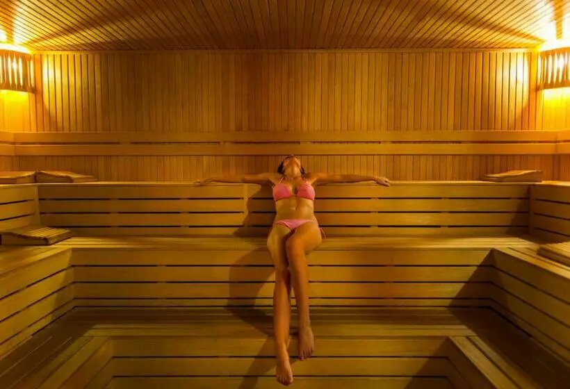 هتل Grand Park Lara