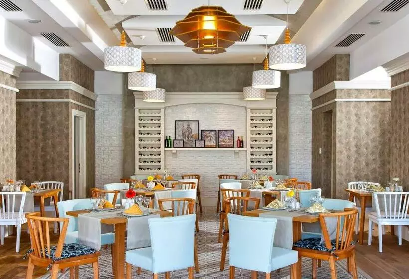 هتل Grand Park Lara