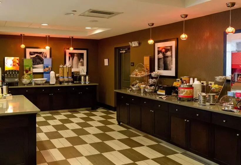 Отель Hampton Inn Oxford/conference Center