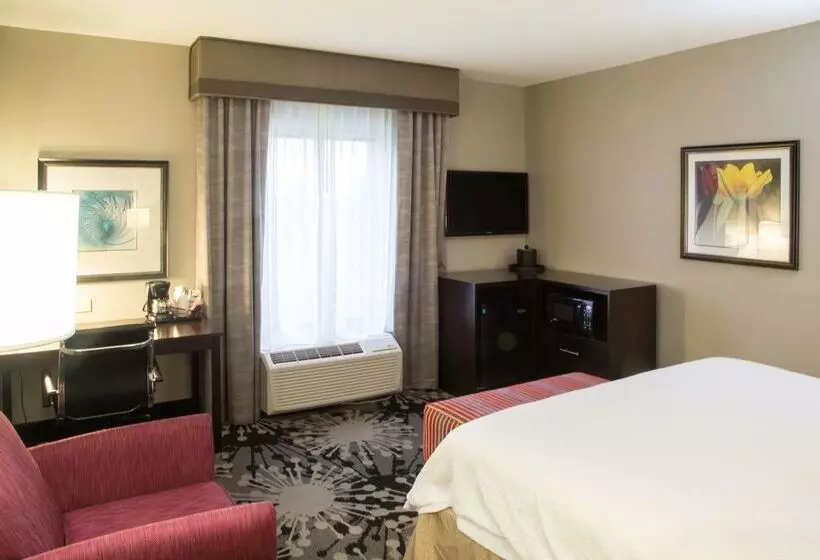 Отель Hampton Inn Oxford/conference Center