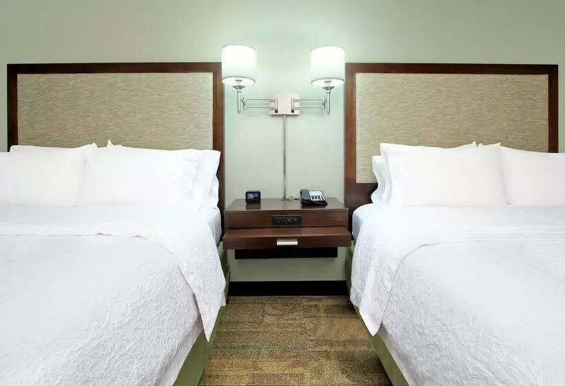 Отель Hampton Inn Oxford/conference Center