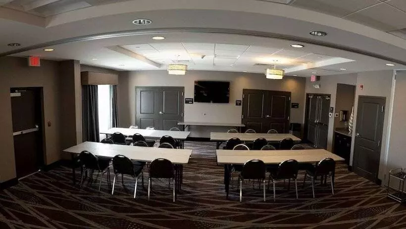 Отель Hampton Inn Oxford/conference Center