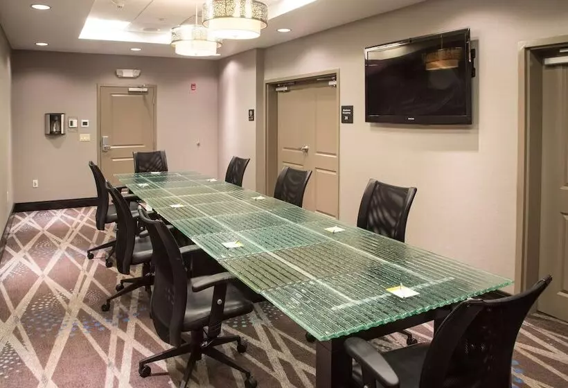 Отель Hampton Inn Oxford/conference Center