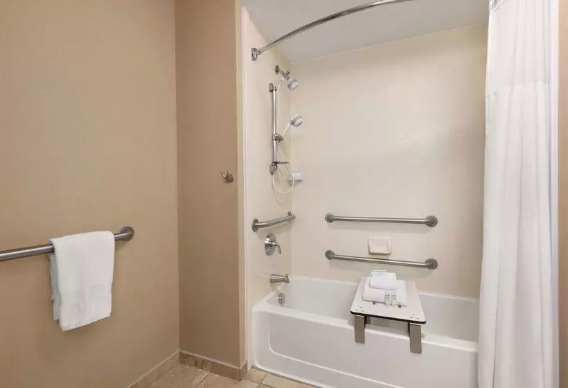 فندق Hampton Inn & Suites Enid