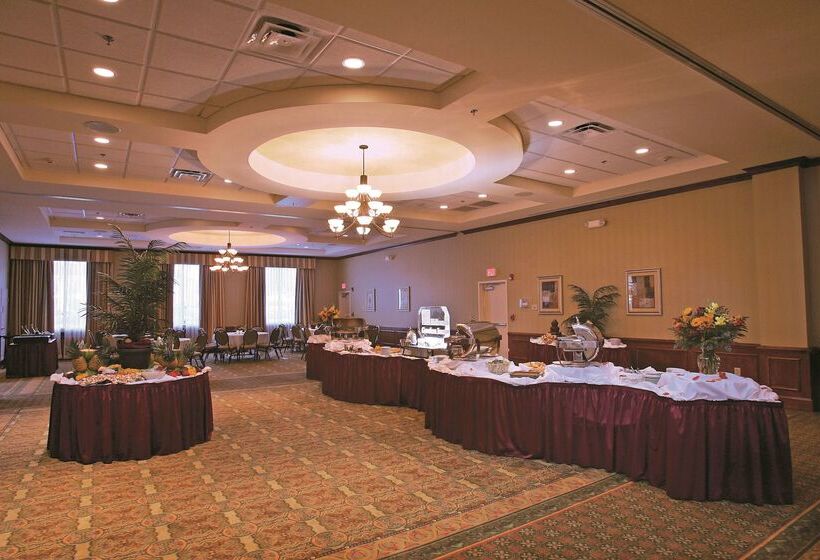 Отель Hilton Garden Inn Devens Common