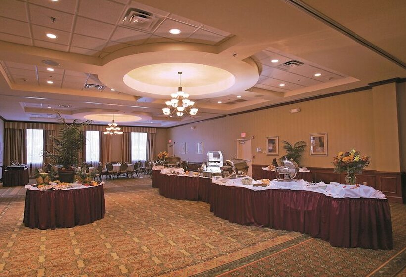 Отель Hilton Garden Inn Devens Common