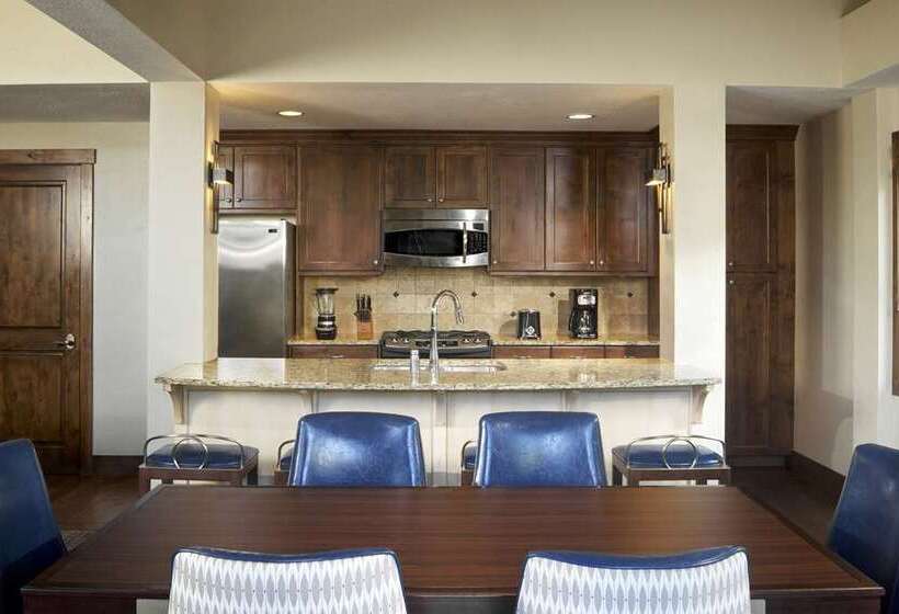 هتل Hilton Grand Vacations Club Sunrise Lodge Park City