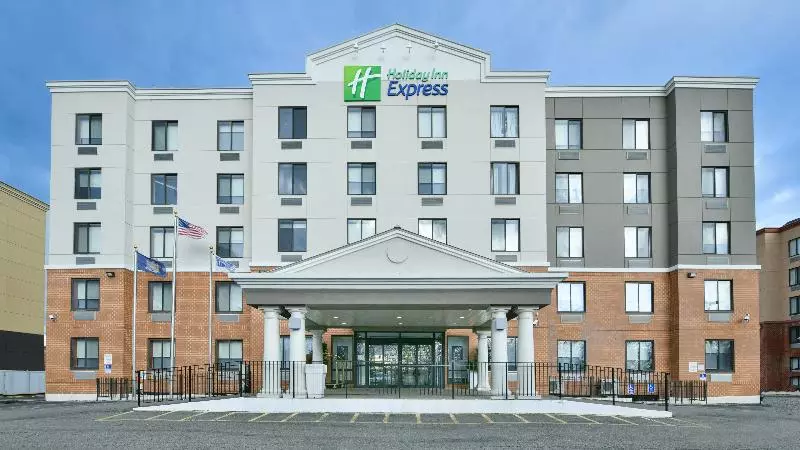 Отель Holiday Inn Express Staten Island West, An Ihg