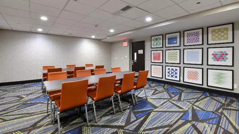 Отель Holiday Inn Express Staten Island West, An Ihg