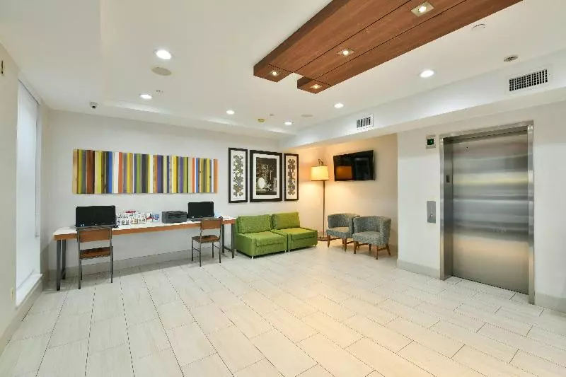 Отель Holiday Inn Express Staten Island West, An Ihg