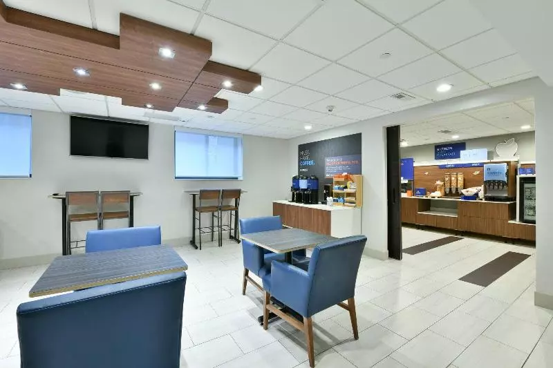 Отель Holiday Inn Express Staten Island West, An Ihg