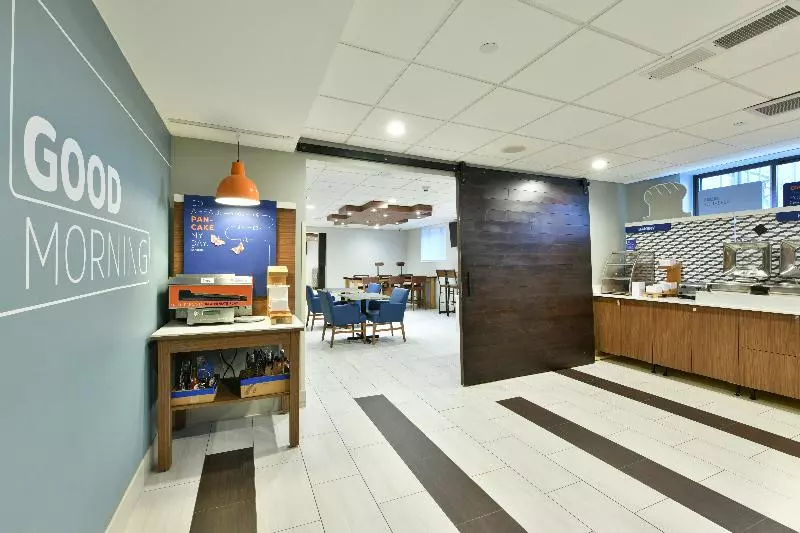 Отель Holiday Inn Express Staten Island West, An Ihg