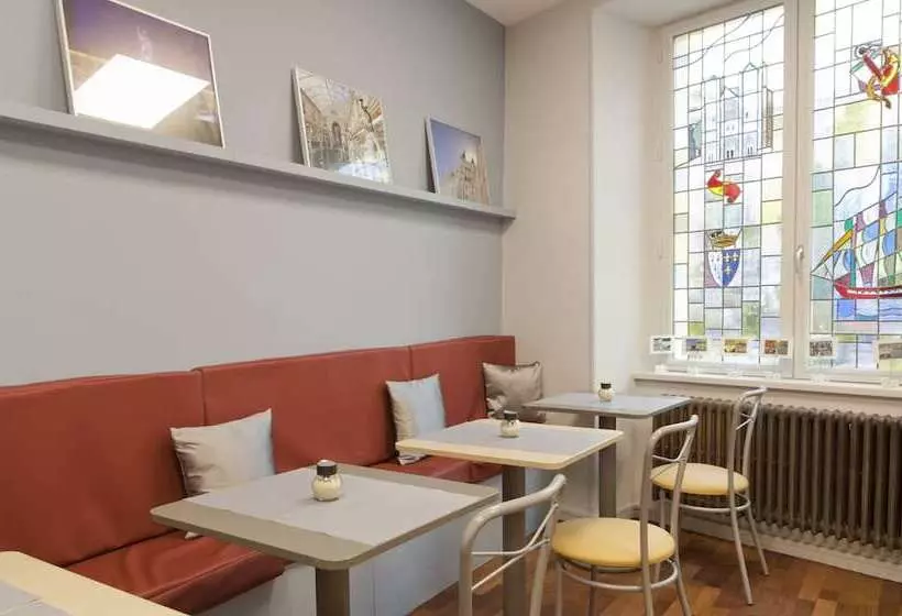 هتل Logis Hôtel Duquesne