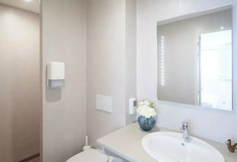 هتل Logis Hôtel Duquesne