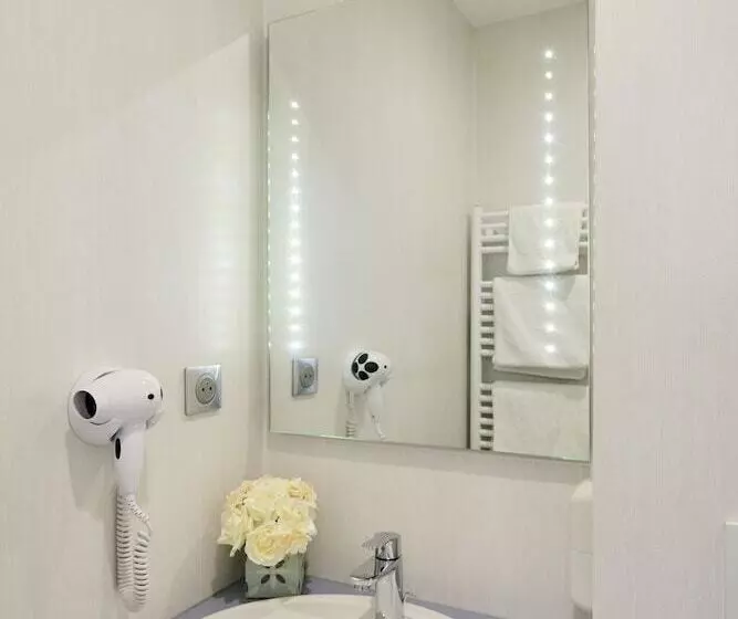 هتل Logis Hôtel Duquesne