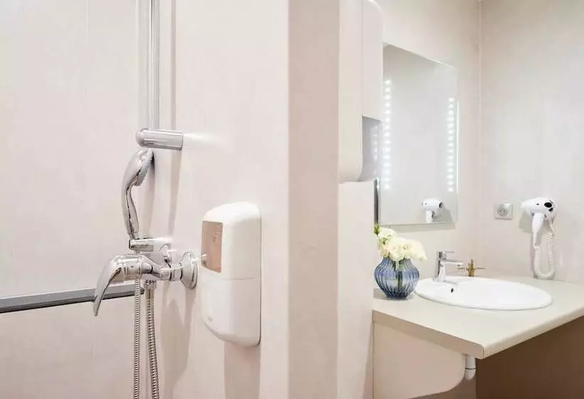 هتل Logis Hôtel Duquesne