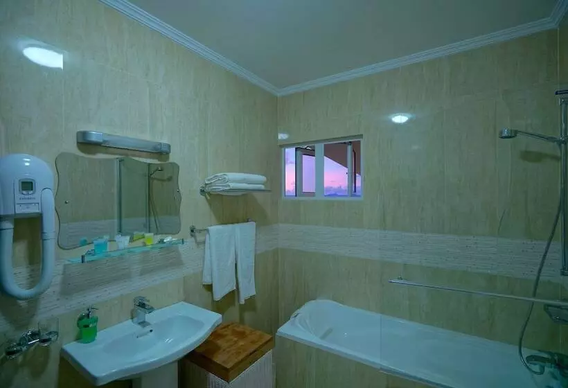 Treasure Cove Hotel & Restaurant