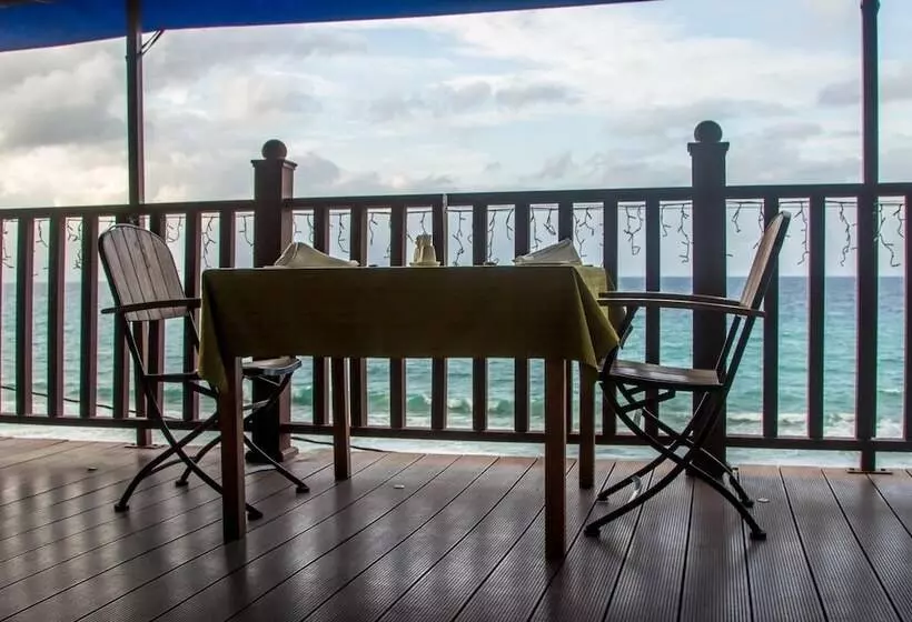 Treasure Cove Hotel & Restaurant