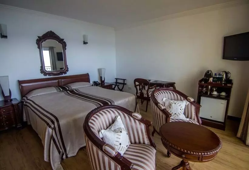 Treasure Cove Hotel & Restaurant