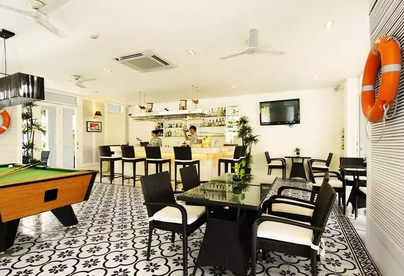 استراحتگاه Nongsa Point Marina