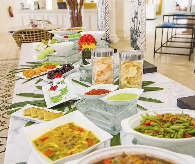 استراحتگاه Nongsa Point Marina