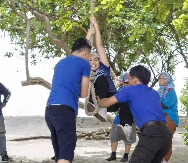 استراحتگاه Nongsa Point Marina