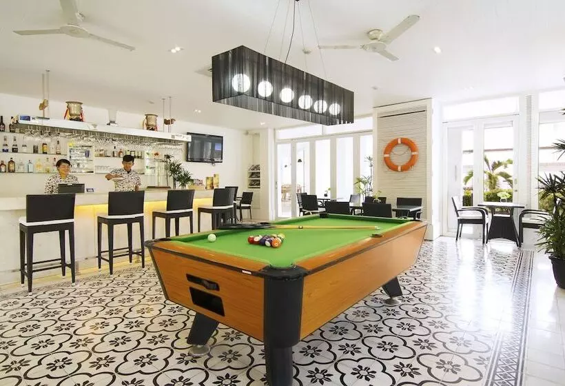 استراحتگاه Nongsa Point Marina