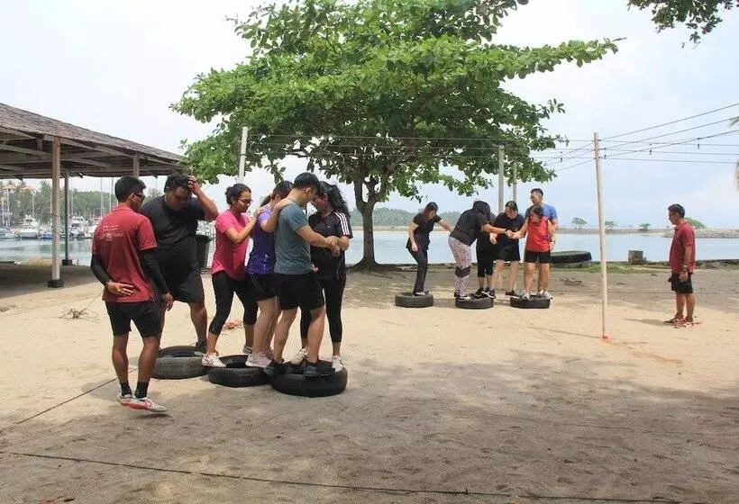 استراحتگاه Nongsa Point Marina