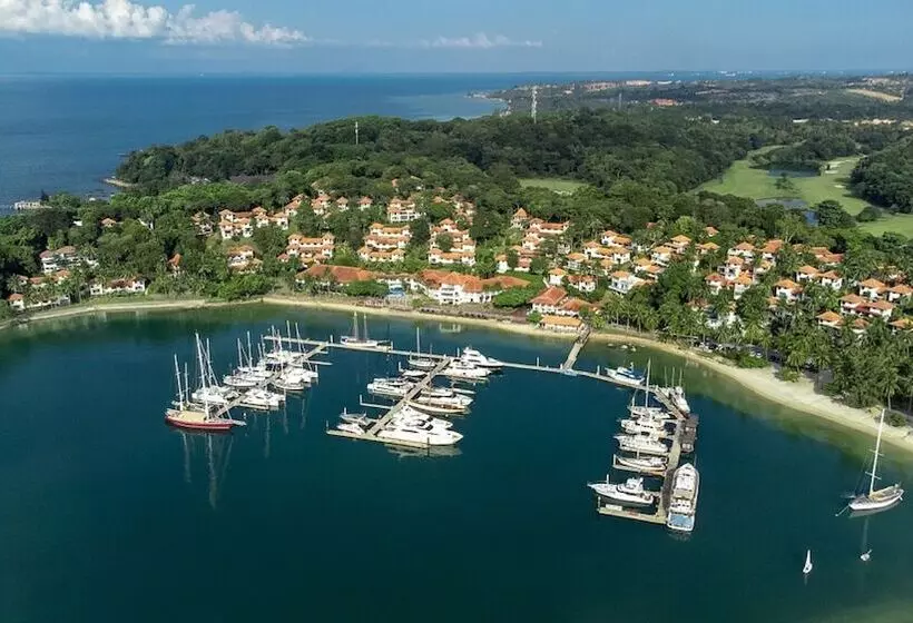 استراحتگاه Nongsa Point Marina