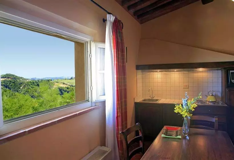 Borgo Di Colleoli Resort