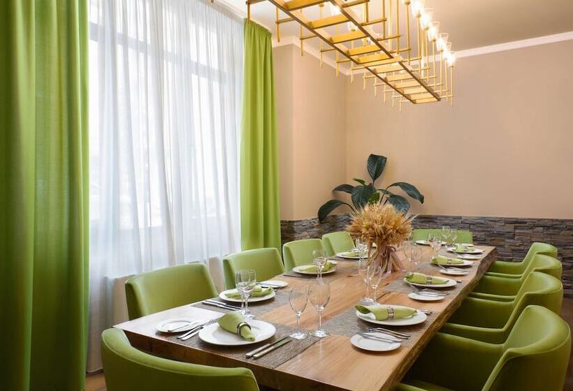 בית מלון כפרי Golden Tulip Rosa Khutor