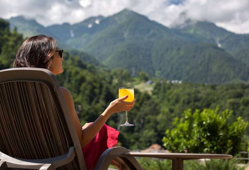 בית מלון כפרי Golden Tulip Rosa Khutor