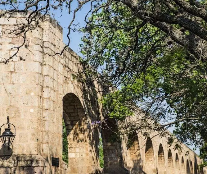 ホテル Fiesta Inn Morelia Altozano